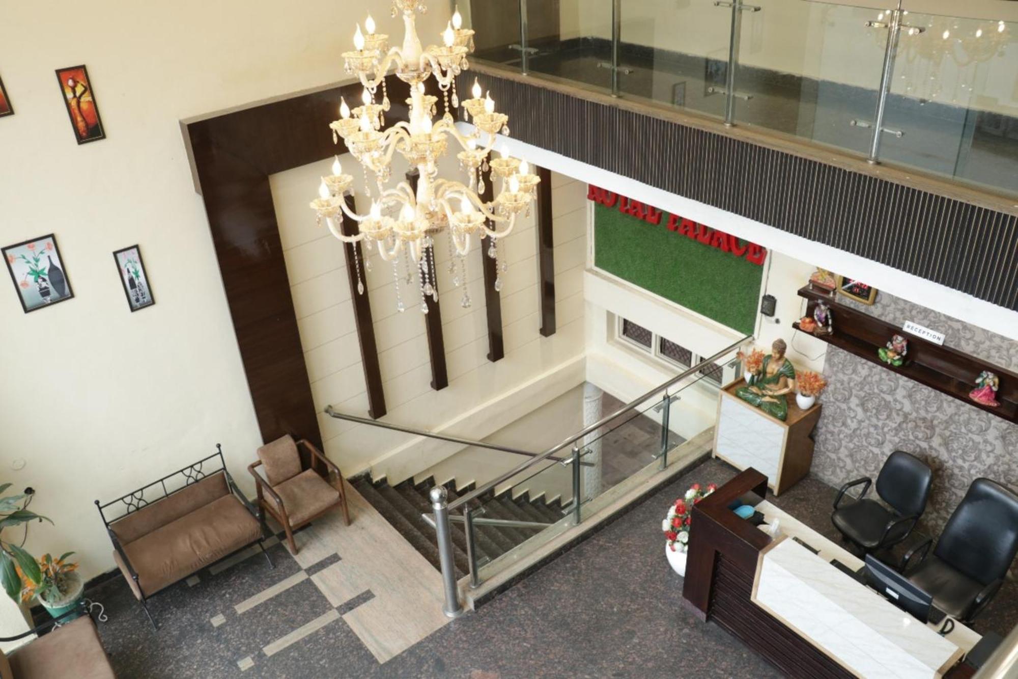 Hotel Royal Palace Джаландхар Екстериор снимка