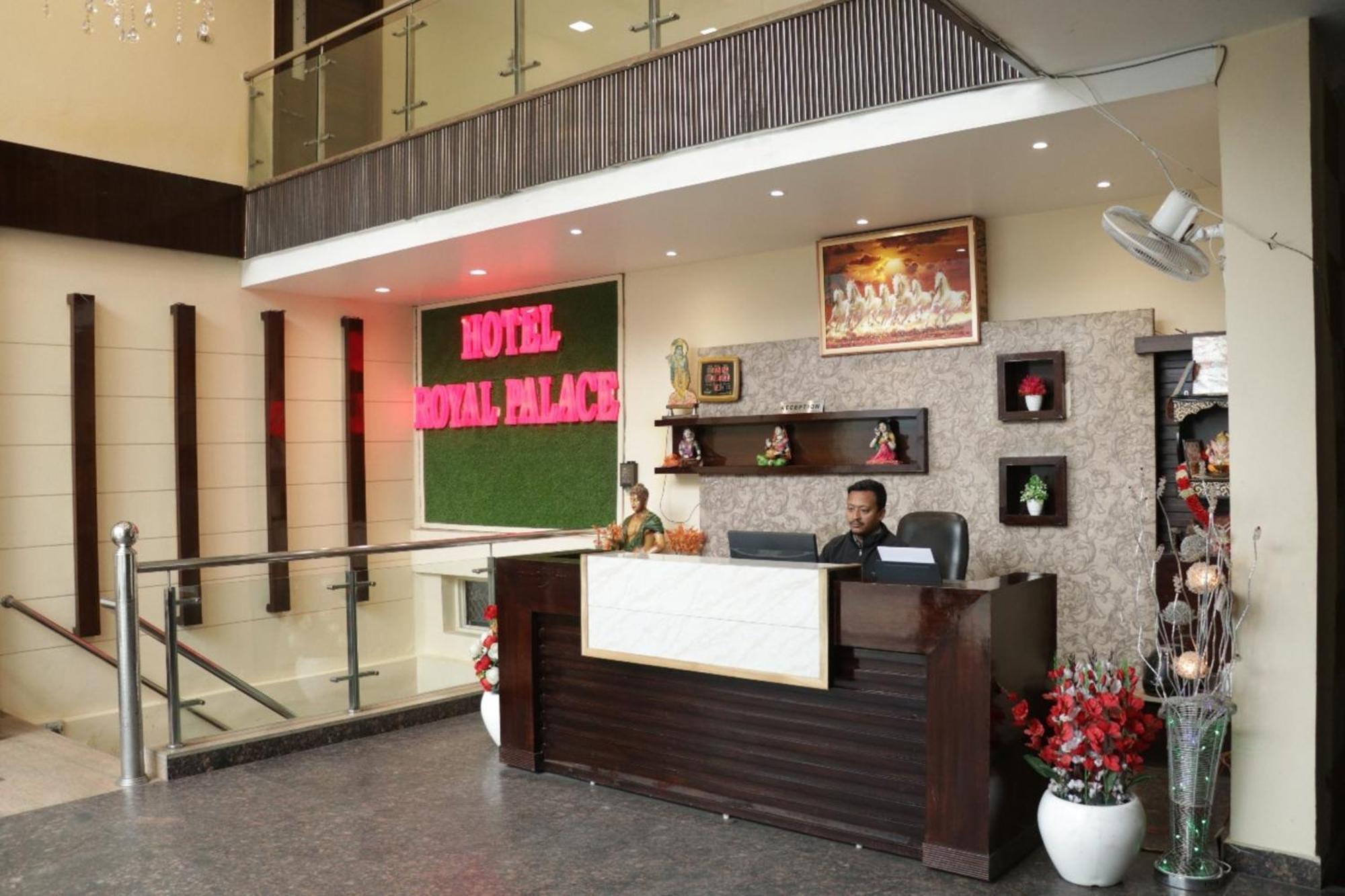 Hotel Royal Palace Джаландхар Екстериор снимка