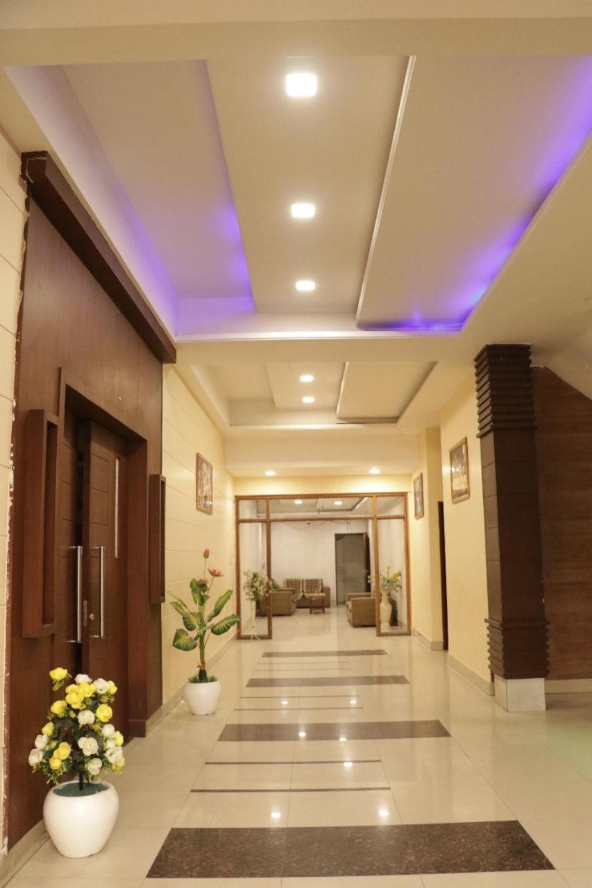 Hotel Royal Palace Джаландхар Екстериор снимка